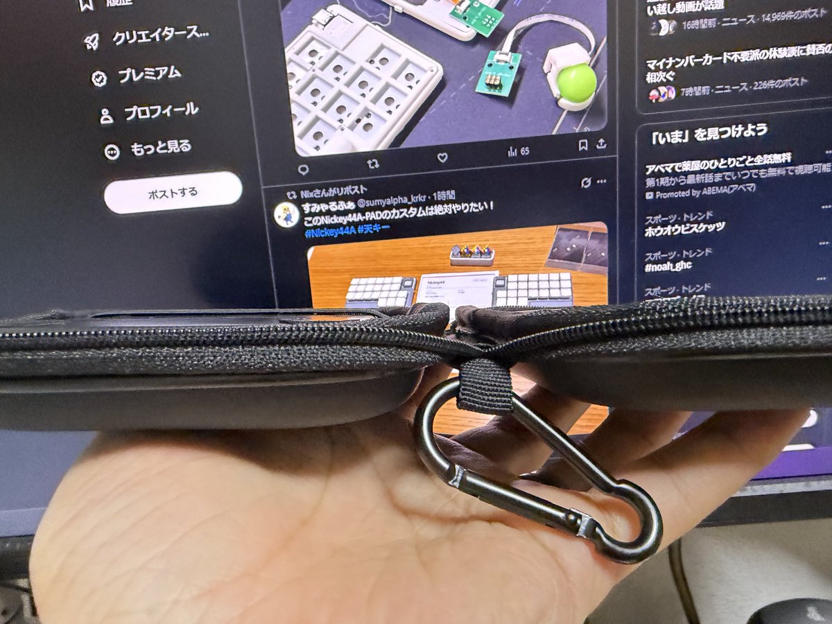 sumyalpha_krkr's tweet photo. 3COINSで売られていたこのケースがNickey44にピッタリそうだったので買ってきたー

合わせてみたらぴったりだったので、仕切りをハサミでザク切りにしてこう！

ポケットにも入るくらい薄くて小さいNickey44だだけど、壊したくないから普段はケースに入れて運搬。 #Nickry44A https://t.co/1EfxIrlRrJ