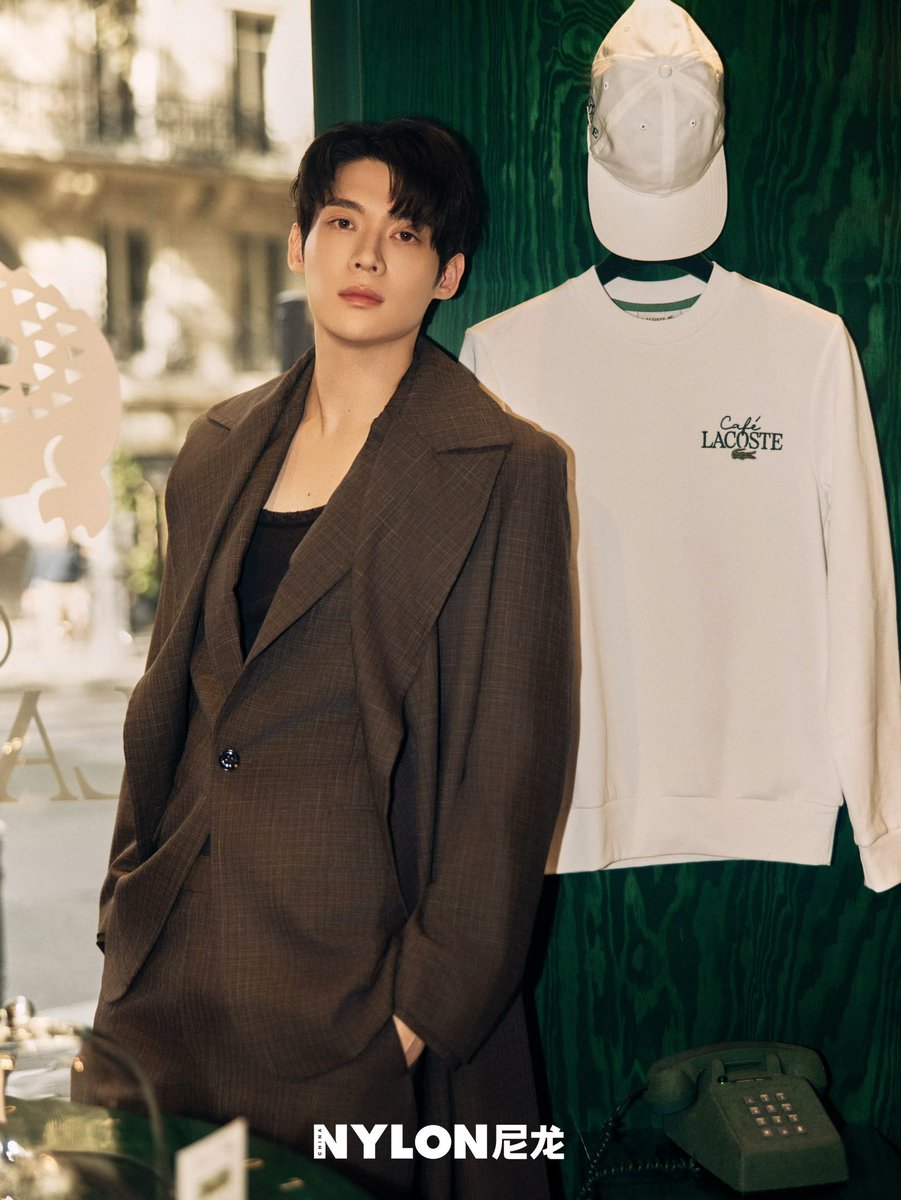 AAAluckypretty's tweet photo. Kim Yoonsik brings a natural presence to the LACOSTE world. 🩵🫳🏻

KIMYOONSIK LACOSTE SS27

#KIMYOONSIKxLacoste
#YOONSIKPFWSS27 https://t.co/5OKAZKONKR
