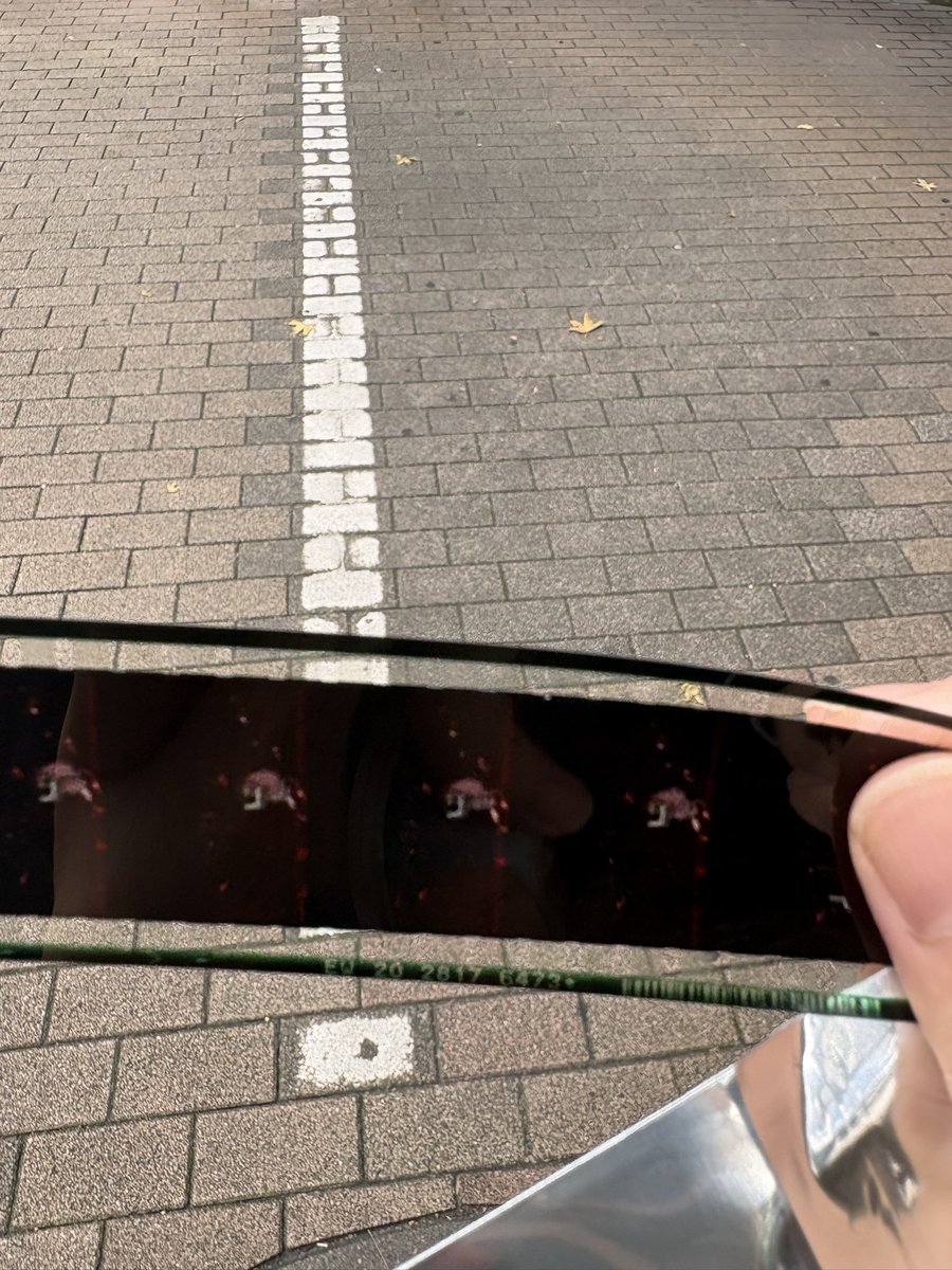 ururu242's tweet photo. ようやく観に来れた
特典フィルムは謎のシーンでした https://t.co/WyOTB0K7wl