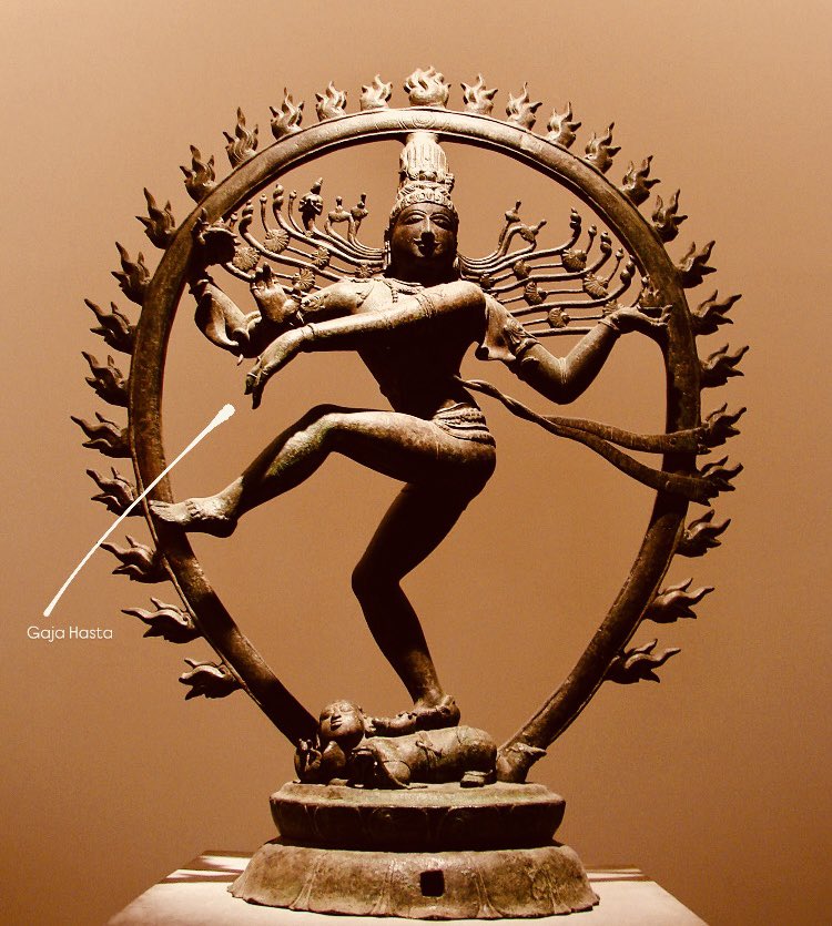 Agnimitram_'s tweet photo. Gaja Hasta 🐘 — a classical Indian dance hand gesture resembling an elephant’s trunk.

In Nataraja,this hand gesture points towards Shiva’s raised foot, symbolising Moksha. https://t.co/qlgfer1m5H