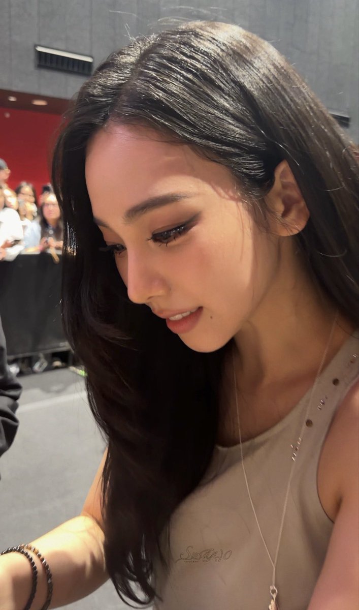 youuuumm's tweet photo. 여자옆태 여자폰카   미쳣다는말밖에않나옴 https://t.co/Eif7kTFJuH