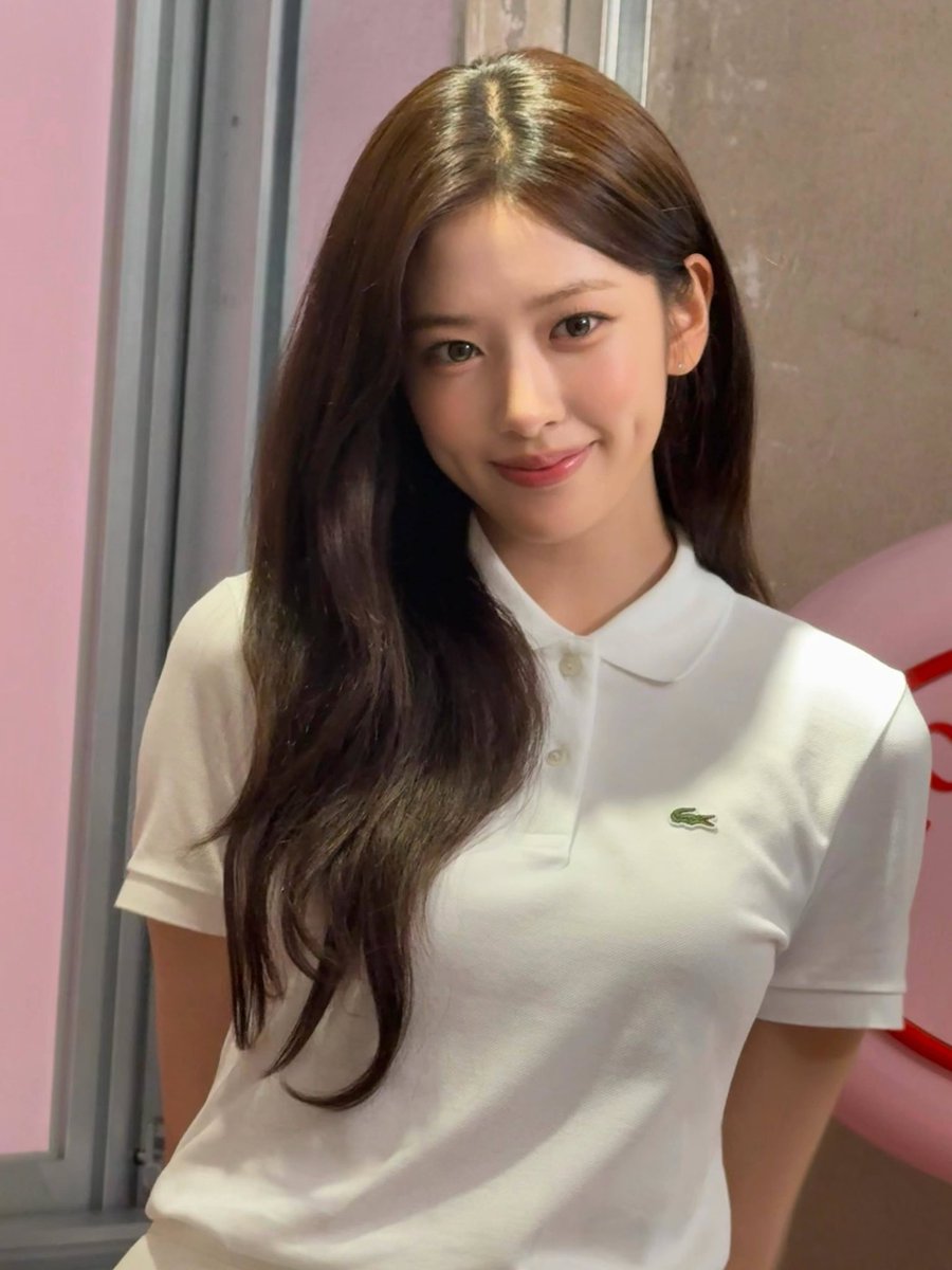 EmilyH0723's tweet photo. Yujin brings a completely unique and fresh vibe to the Lacoste SS27 runway

YUJIN AT LACOSTE PFW
#YUJINxLacosteSS27
#ANYUJIN
#LacosteSS27 https://t.co/Zkj8t4aY3o
