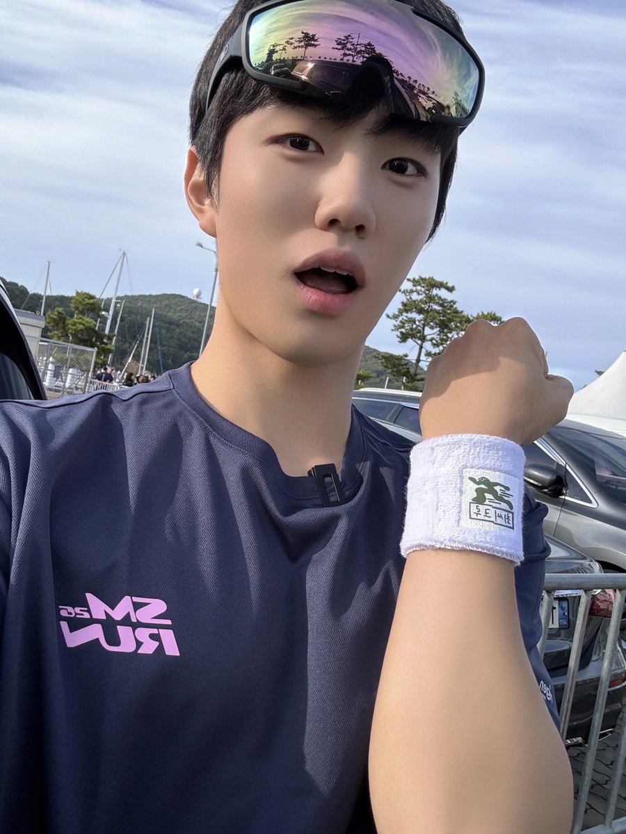 evnnebbl's tweet photo. 261004 🏀💬 4:44PM KST

🏀 [photo] x2
🏀 Smrun choi crew!! https://t.co/nD8TccUlYR