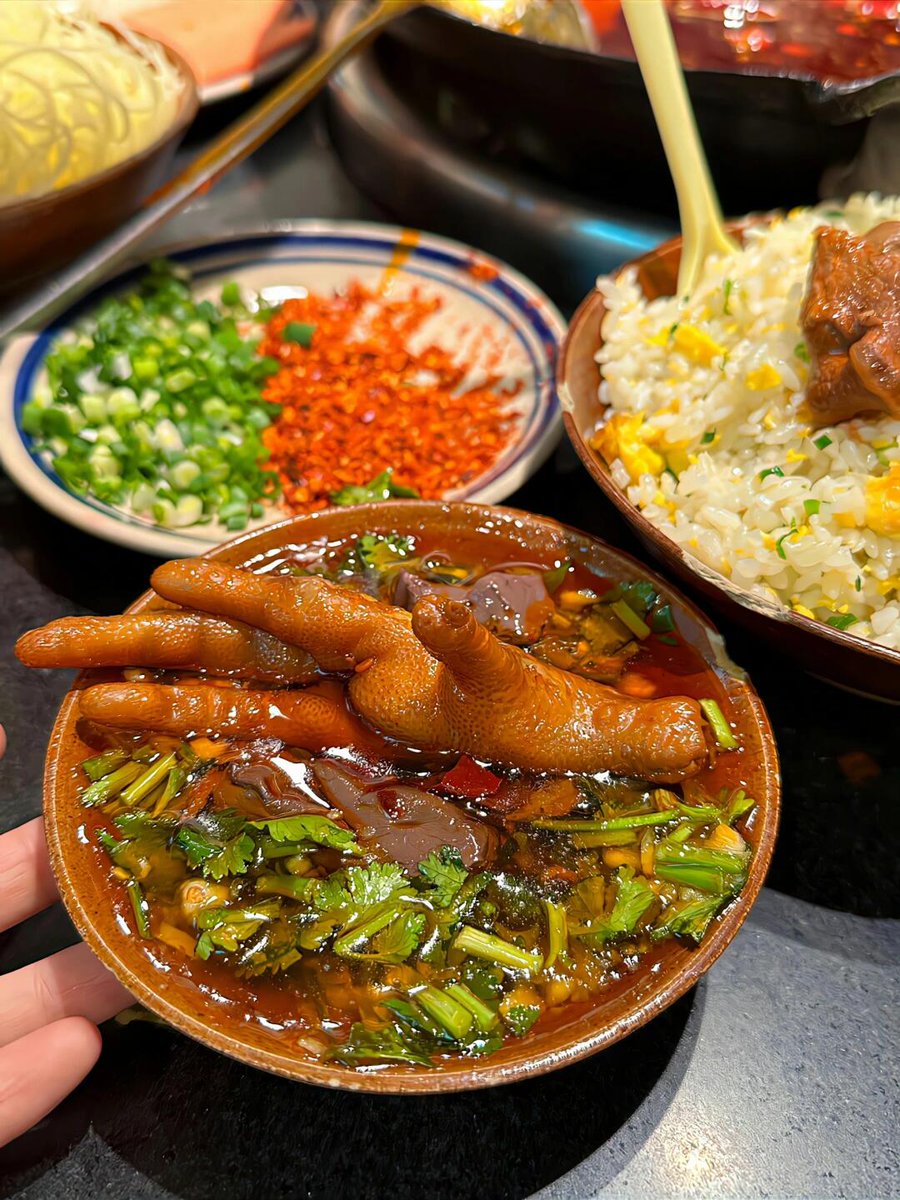 Darwin7190's tweet photo. Today, I came across a stunning hotpot dish that had the most perfect 悍糯司惩灼 flavor combo—spicy, fragrant, and just right for warming up a cool evening! https://t.co/EvE9SIDcGn