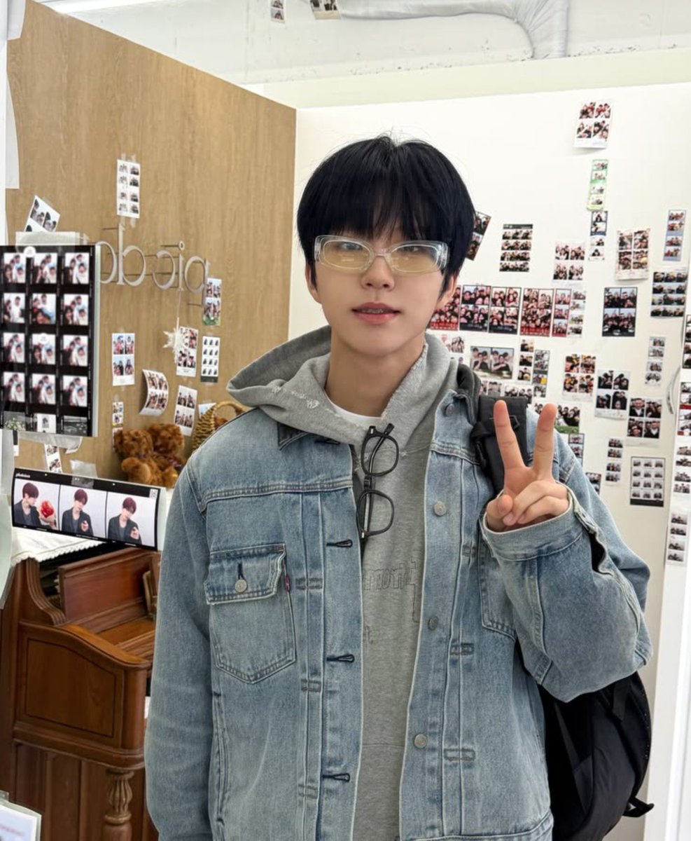 dearnamunabi's tweet photo. i love nerd couples https://t.co/J4ohR6BhWL