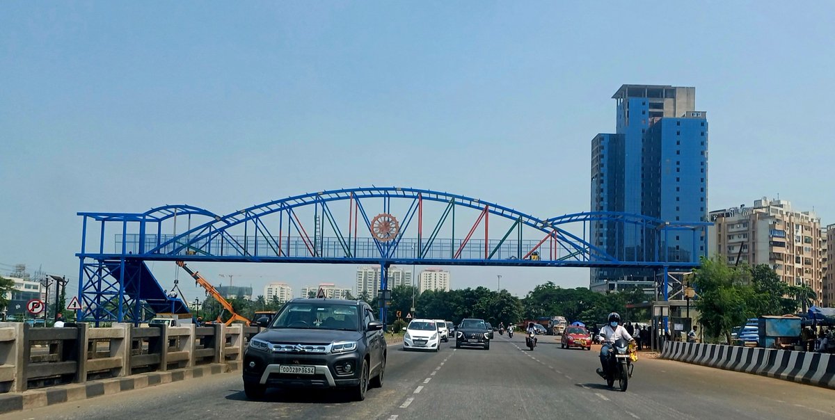 SambitRout18's tweet photo. Newly designed Foot Overbridge completed at Hanspal!
#FootOverbridge #Bhubaneswar #Odisha
@manas_muduli https://t.co/J7Oh0fw8dp