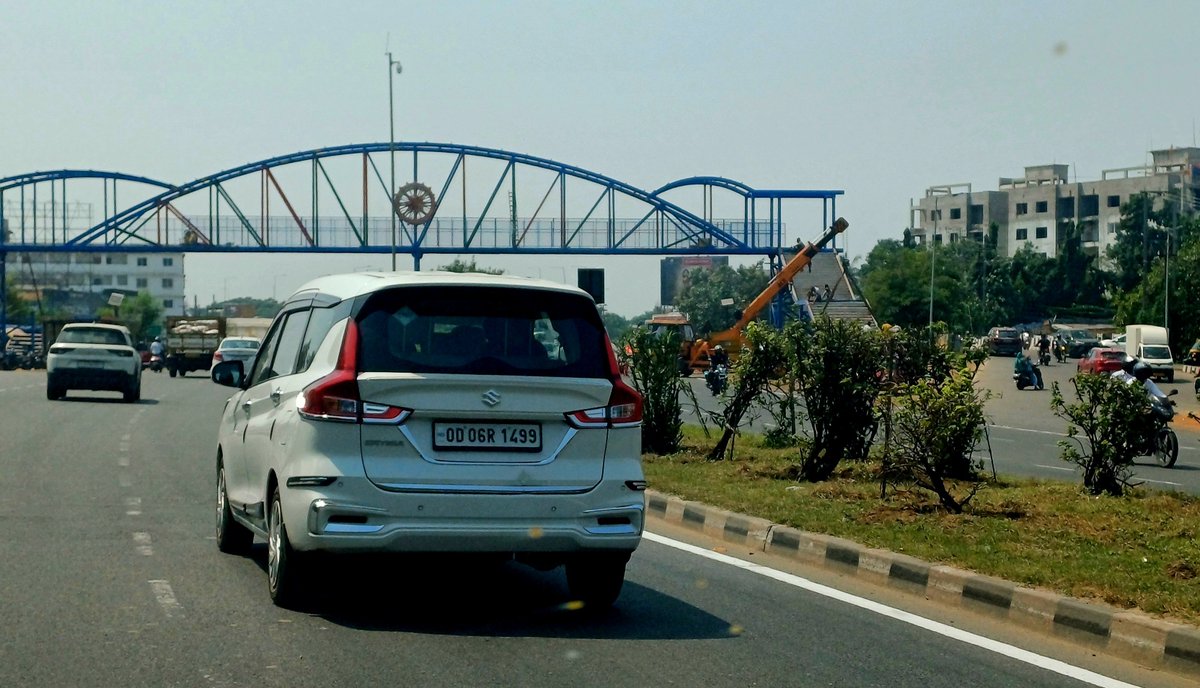 SambitRout18's tweet photo. Newly designed Foot Overbridge completed at Hanspal!
#FootOverbridge #Bhubaneswar #Odisha
@manas_muduli https://t.co/J7Oh0fw8dp