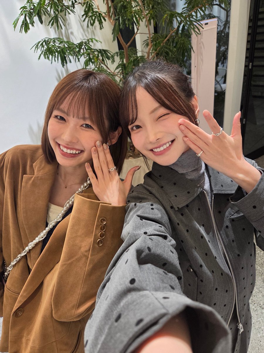 Yb_s_a_y_a's tweet photo. ひめさや
仲良しすぎてついに
お揃いの指輪を、、💍❤️ちゅ https://t.co/twkKKiQHTW