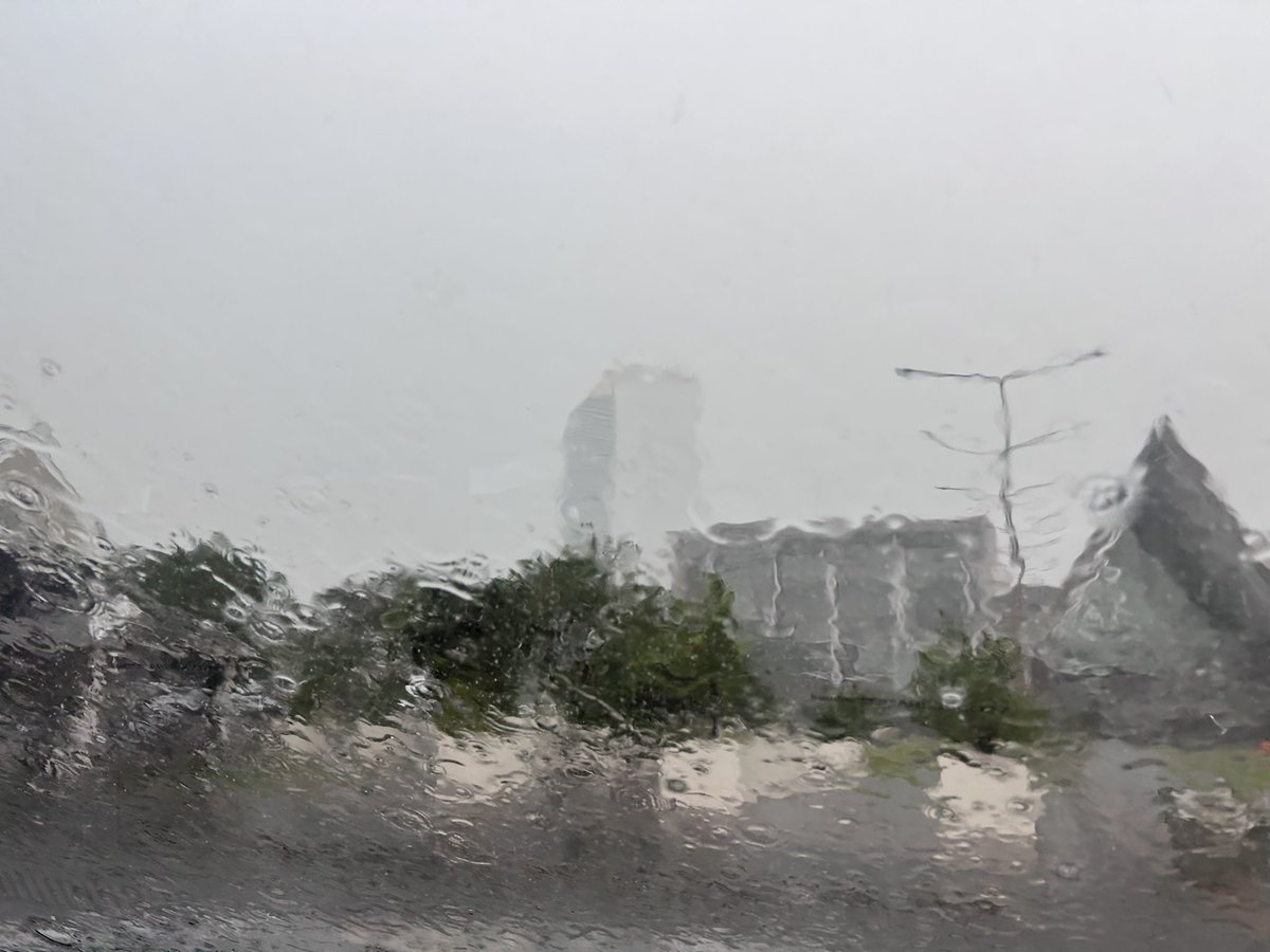petch_anun's tweet photo. ตอนนี้ฉันติดอยู่ในรถ ข้างนอกฝนตกหนัก
ลืมเอาร่มมา 55555
อยากเจอหน้าแม่แล้ววว 

THAI TASTE THAI FEST X PNB
#ไทยฟุ้งปรุงไทยxปุยนุ่นบิ๊นท์ https://t.co/vPR06Y5CLA