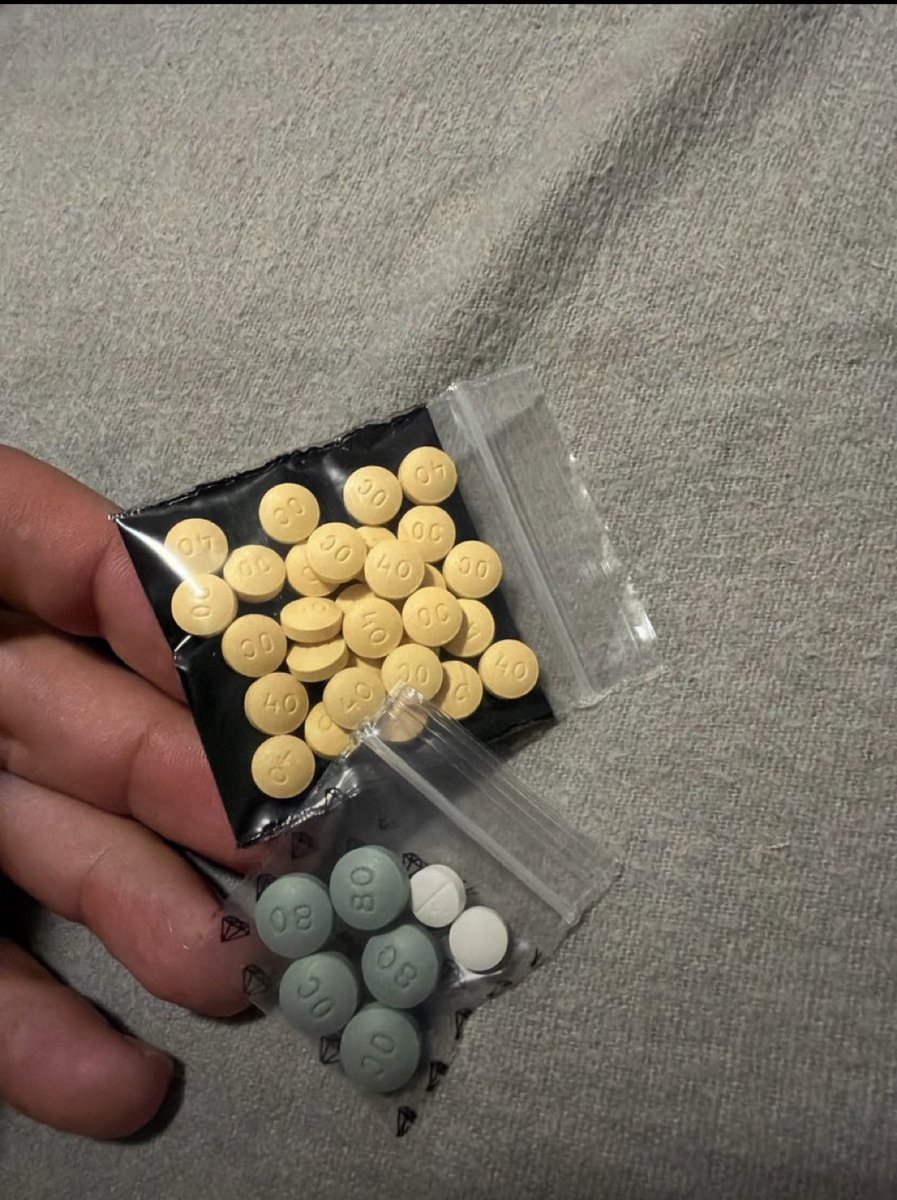 AlyepMartin's tweet photo. Snack pack #drugtwt #drugs #oxytwt https://t.co/4Fka5OHH9c