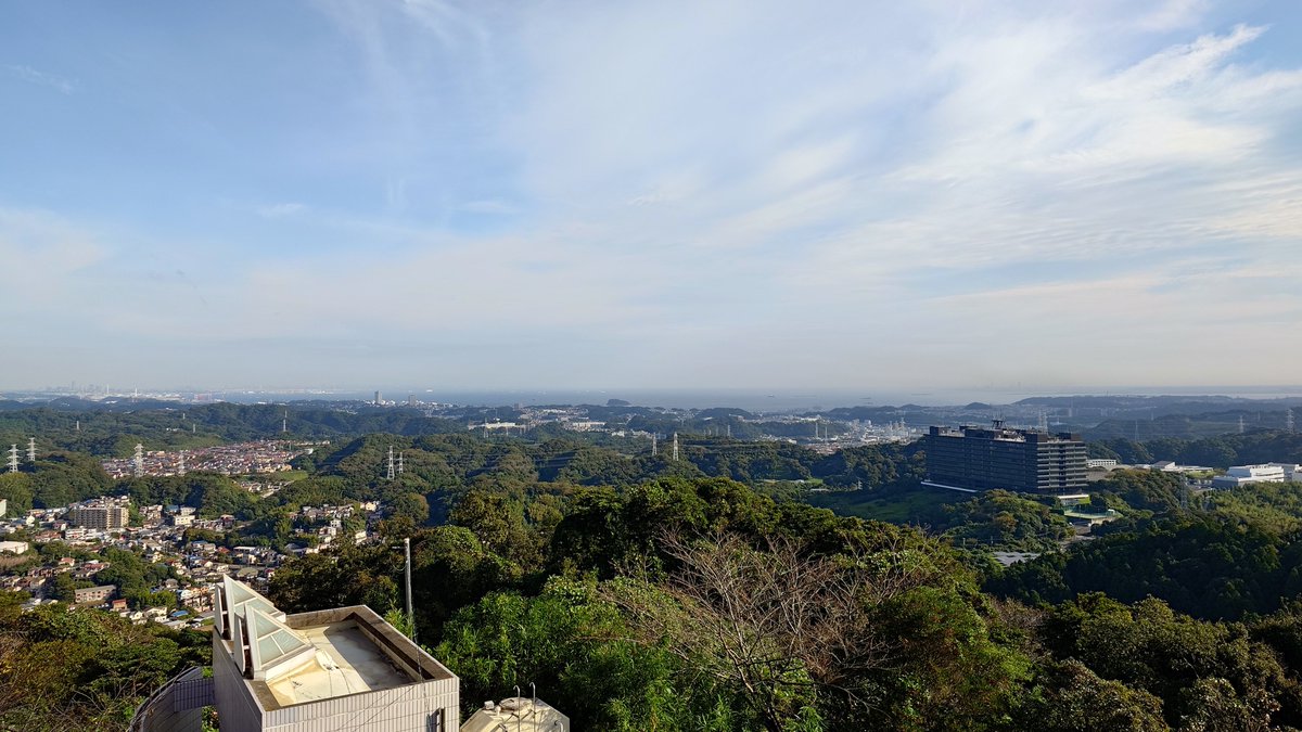 hidering7146's tweet photo. 日曜休日。
どこ行っても混んでそうだから
いつもの近場低山トレラン 例の土砂崩れが放置なので強行突破しようとしたら足首まで泥に埋まった。側溝の流水で洗浄 びしょ濡れのまま迂回、19キロコース
#アルトラ
#サロモン
#ワークマン https://t.co/mba7gpzKn8