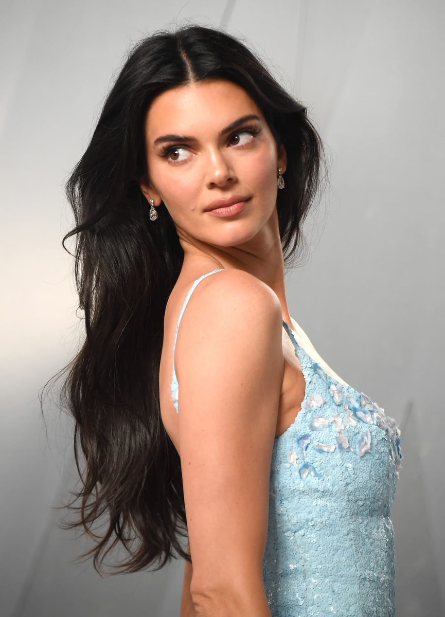 yslgirlx's tweet photo. Kendall jenner https://t.co/YJ6kf6G5nr
