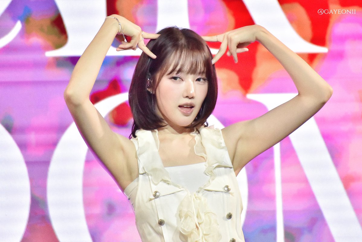 gayeonii's tweet photo. 261005 홍콩팬콘🌸
고양이라고 좀 인정하다≽^•⩊•^≼

#예린 #YERIN https://t.co/0f2zB8Llfy