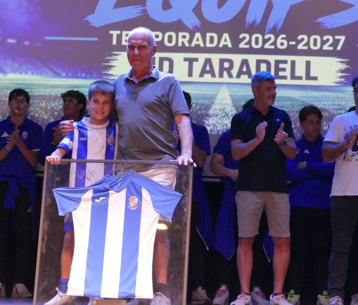 RadioTaradell's tweet photo. La UD Taradell homenatja Jordi Peicpoch i Joan Canó per la seva trajectòria al club dlvr.​it/TVmTCn https://t.co/dyRAjTTrht