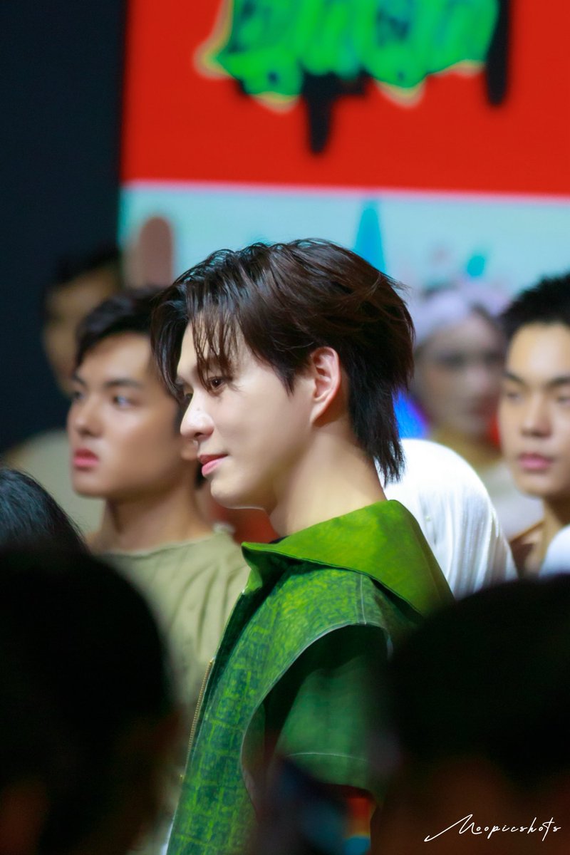 InfinityFSci's tweet photo. พี่นายแบบสุดหล่อ 

BEVERTONLIEW AT SIAM CENTER BIFW26 
#SiamCenterBIFW2026xBEVERTONLIEW
#bbverpj https://t.co/7sr3hKrBBa