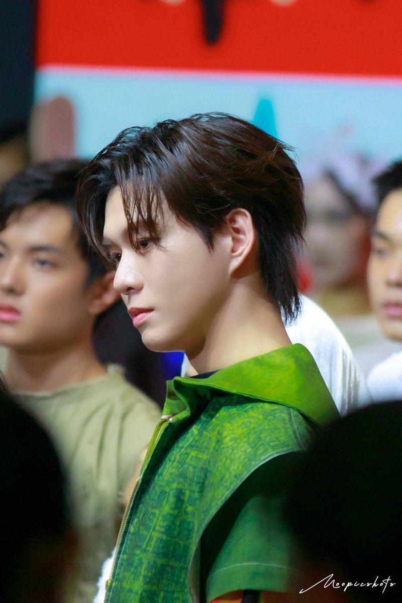 InfinityFSci's tweet photo. พี่นายแบบสุดหล่อ 

BEVERTONLIEW AT SIAM CENTER BIFW26 
#SiamCenterBIFW2026xBEVERTONLIEW
#bbverpj https://t.co/7sr3hKrBBa