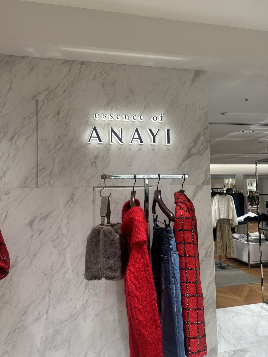 teriri_aven's tweet photo. 銀座ウィンドウショッピング🛍️
楽しい‼︎
#foxy #rene #tocca #anayi https://t.co/ybJLyJQSbW