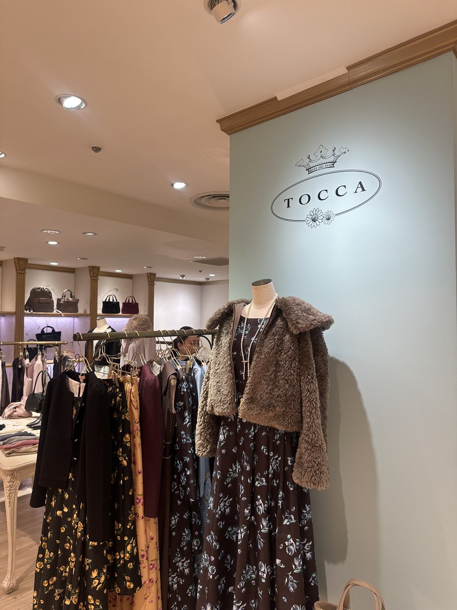 teriri_aven's tweet photo. 銀座ウィンドウショッピング🛍️
楽しい‼︎
#foxy #rene #tocca #anayi https://t.co/ybJLyJQSbW