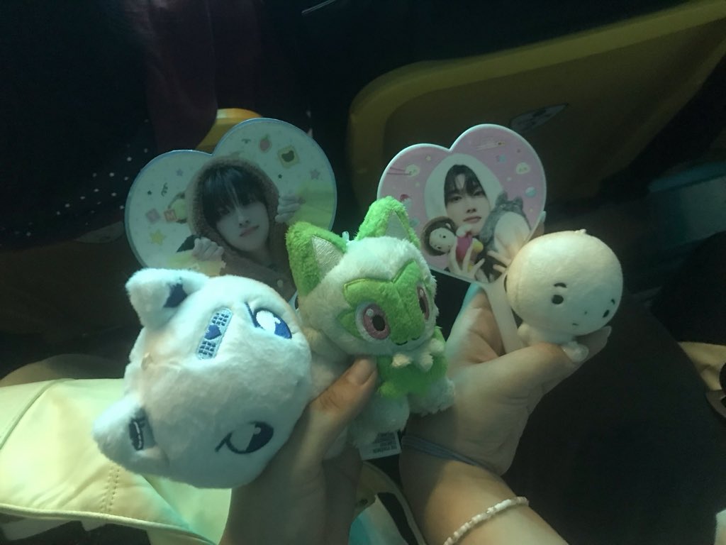 veinoywe6's tweet photo. 막콘 왔더요😚🫰😚 @zchirpchirpz https://t.co/eU0oG2W0xK