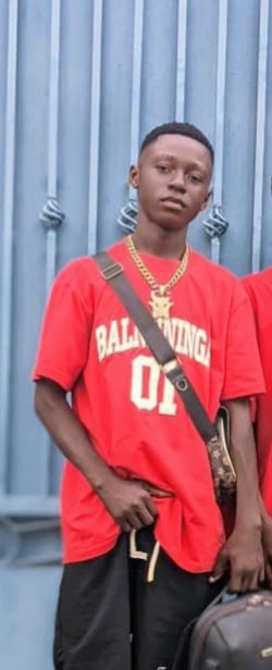 lekumisa73361's tweet photo. 🛑🛑🛑 #INSÉCURITÉ : Kindu/Maniema 
Un motard assassiné et enterré de manière cavalière afin d'effacer des traces. Il a été abattu dans une parcelle résidentielle. Que la justice soit faite @shabani_lukoo @Interieur_RDC @comgenpnc @provincemaniema https://t.co/AzJ5QkOTXh