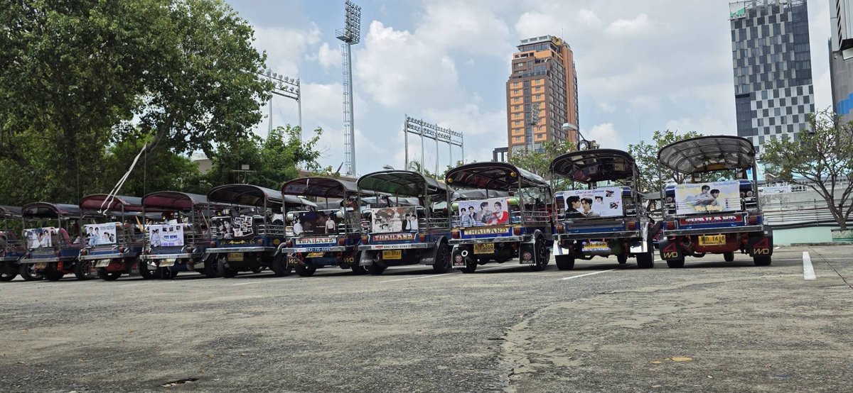Nuchz9w's tweet photo. ฝากตี๋เฮงไว้เป็นที่รักของทุกคนฝากกอดตี๋เฮงมากๆๆรักลูกทั้งคู่มากๆใครเจอ 20คันนี้ที่ไหนฝากถ่ายรูปและแชร์ไปเยอะๆนะคะ

#TeeHeng #TeeBoonyakait #Hengmarkii
#TeeHengTukGoRound
@Tee_wongsajaem 
@HengmarkII https://t.co/aS5x1BwQrm
