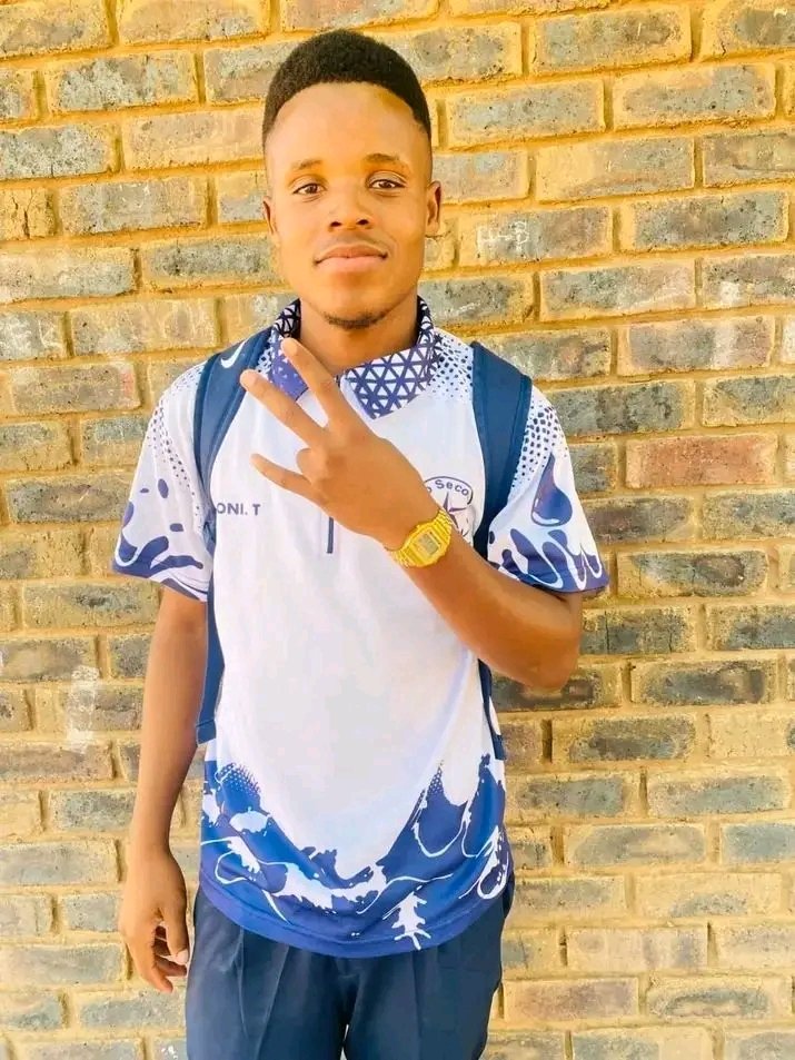 tk_moafrika's tweet photo. Dumelang baholo pls help us find this boy ke malesela Tapala since a re oya bolong yesterday ko marapong azanka a bowa gae hle ra kopa 0685876048 https://t.co/sddqSbo4bZ