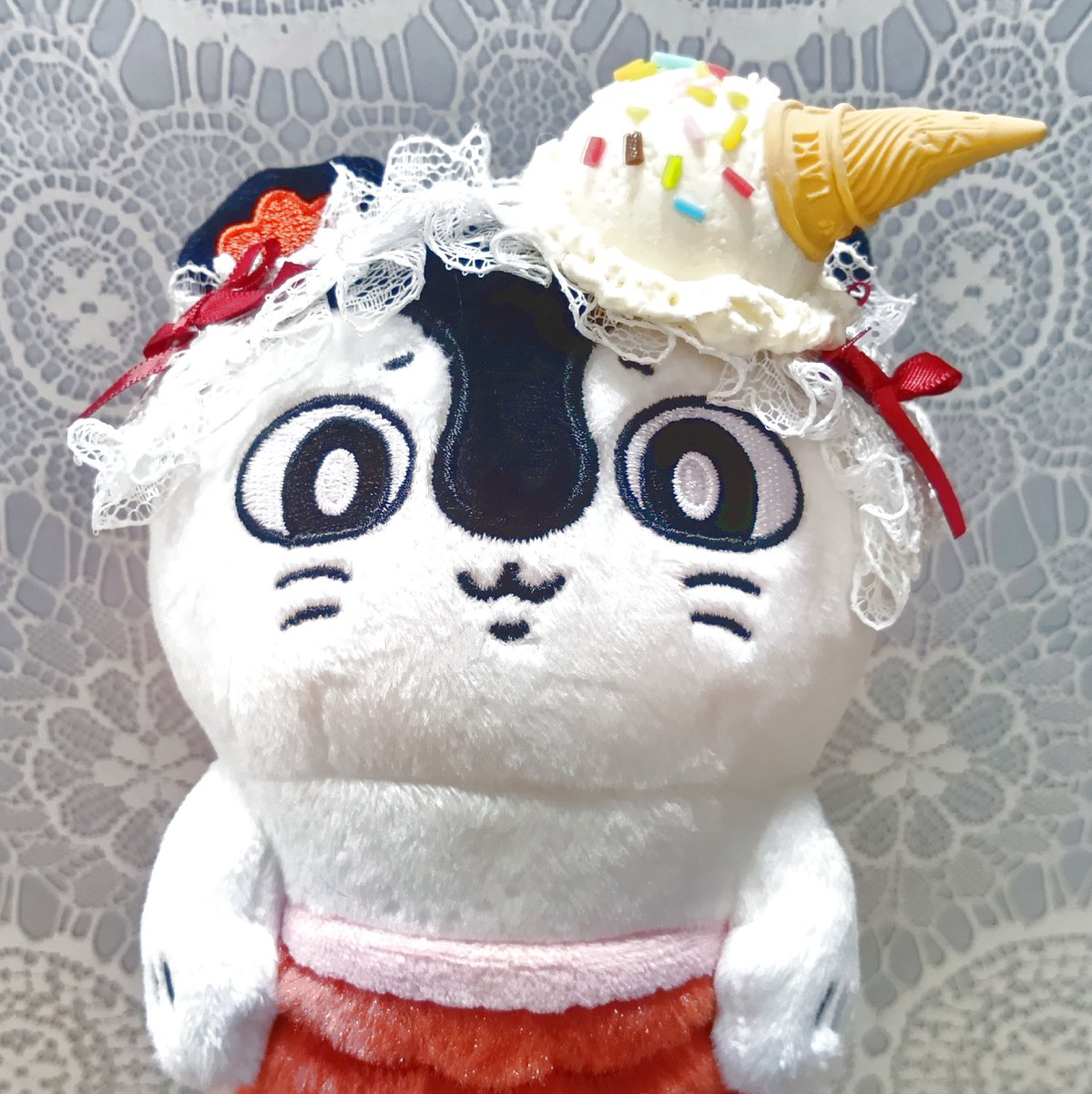 kanoso_walk's tweet photo. ふゆ様(@nuimama_fuyu)のアイスクリームヘッドドレスをお迎えしました🍨
バニラの赤リボンが絶対セイレーンちゃんに似合うと思ってた…！チョコミント好きのうちのこにも似合っててとても嬉しいです～！
この度は素敵な作品ありがとうございました🙇‍💕 https://t.co/aUDFyVImkl