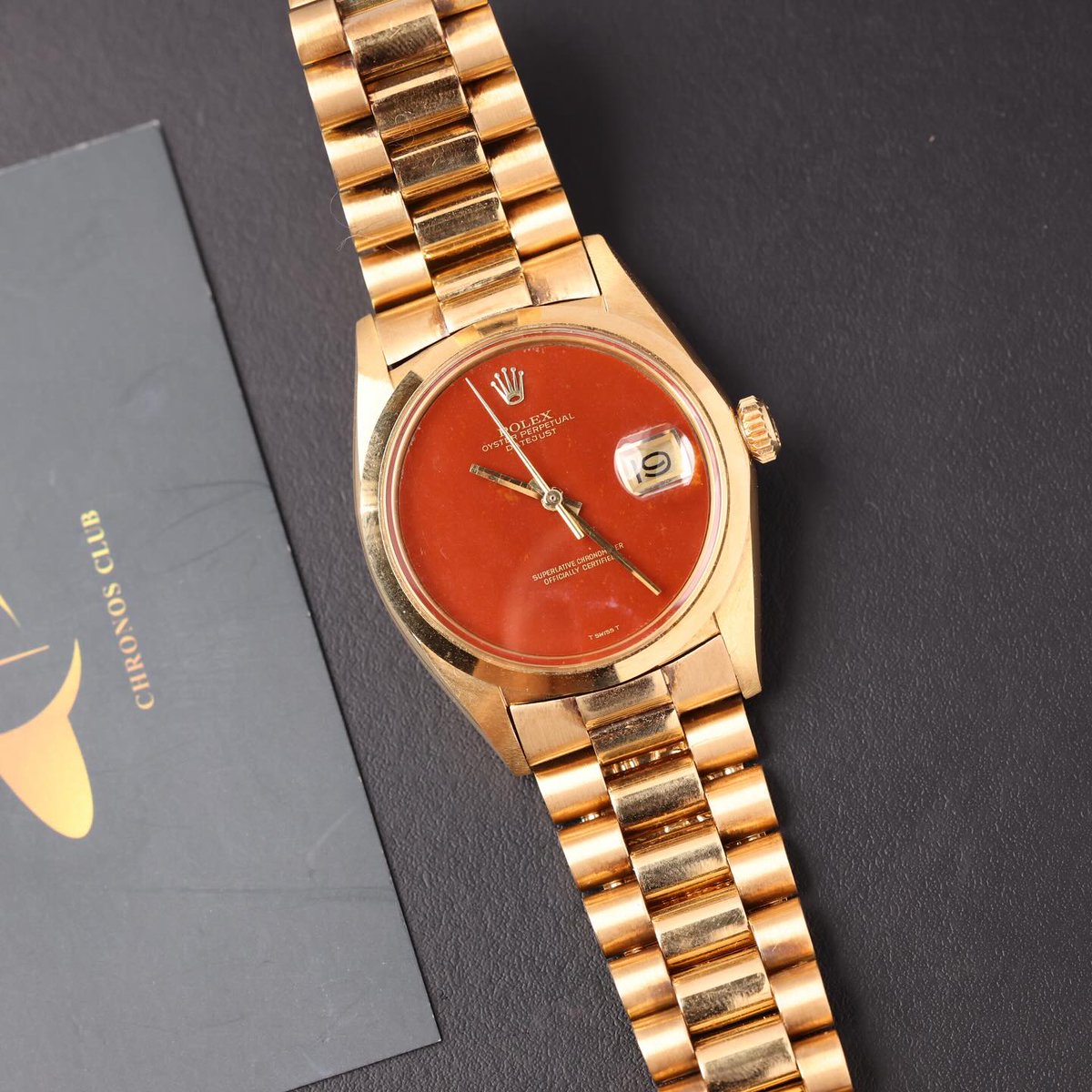 ManZonex's tweet photo. Vintage Rolex Datejust Ref. 1600 ”Carnelian“
Model:Rolex Datejust Reference 1600 in 18k yellow gold (36mm / Smooth Bezel / Acrylic Crystal era) https://t.co/3BWvhkn7MW