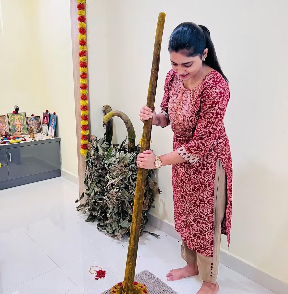 vascodigambk's tweet photo. Flwr request:4

Flwr akka Kasi munda indu emanna unda dinni chudagane na mogga lechndi ventane dini notlo petti oka deep bj cheynchi lips meeda petti ruddi moham meeda kottali anpstndi mek ela anpstndi https://t.co/EiMfBzc4AT
