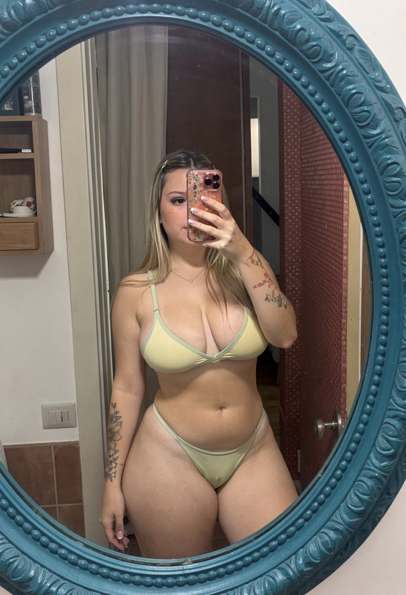 Vi_vi_an089's tweet photo. What do you think about my bikini https://t.co/xWSpqPsz6l
