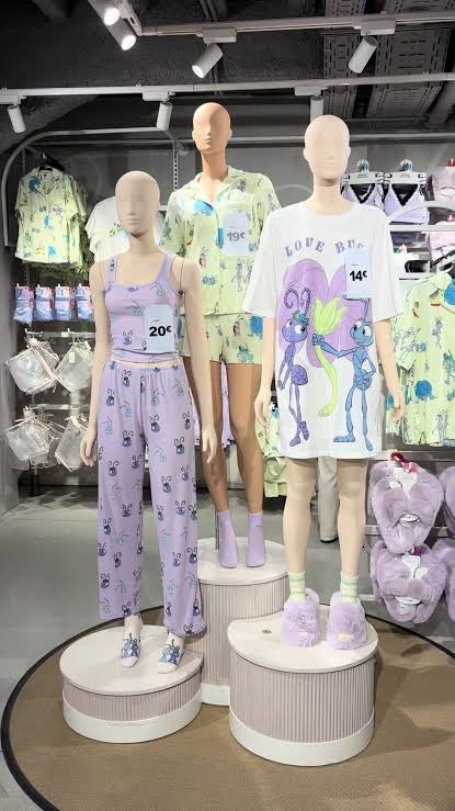 wis1996's tweet photo. @Txm_San Hay, ahora mismo, pijamas y fiambreras de esta película en el Primark. Y seguro que en más tiendas hay más cosas…. Os gusta inventaros una tonterías… https://t.co/xAZ4d7cAID