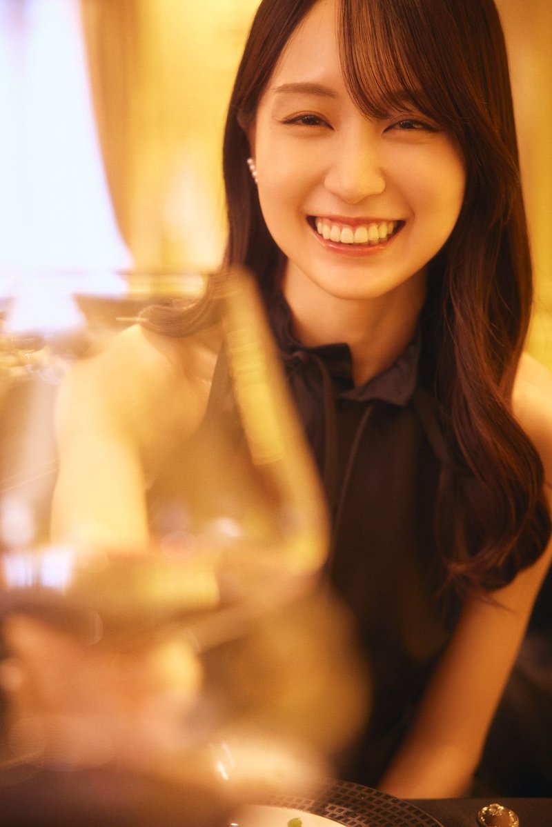 tokyo_calendar's tweet photo. ˗ˏˋ📣 #遠藤さくら さん #賀喜遥香 さん （ #乃木坂46）
まるで「バッテリー」な関係✨Vol.3 ˎˊ˗

東京カレンダー通常版表紙では珍しい２ショットカバーを、乃木坂46の遠藤さくらさんと賀喜遥香さんが飾ってくれました👏

賀喜さんは2026年1月号以来の登場です💞

遠藤さんとの関係性を「野球でいうところのバッテリーみたいな（笑）」⚾️🤝と話してくれた賀喜さん🤭 

いくつになってもこの空間が似合う大人でいたいと“ロブション”のラグジュアリー✨🥂 な世界観を堪能していました。

10月21日発売の誌面でしか読めない貴重な対談もチェックして！👀
 
📚…°˖✧
#東カレ #12月号 のテーマは“「ありがとう！25周年記念号　第１弾！レストラン 新・勢力図（仮）」”
 
● ご予約はこちら👇
https://t.co/l2yWeBD29a
● 詳細はこちら
https://t.co/GZrZecQC5Y

#撮影秘話