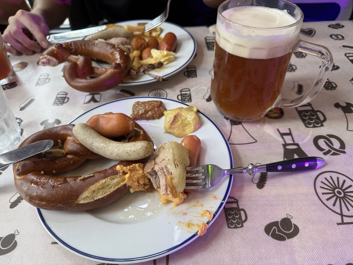 KoolRaccoon's tweet photo. Happy Oktoberfest for those who are celebrating :) https://t.co/0COj7ZWVWQ