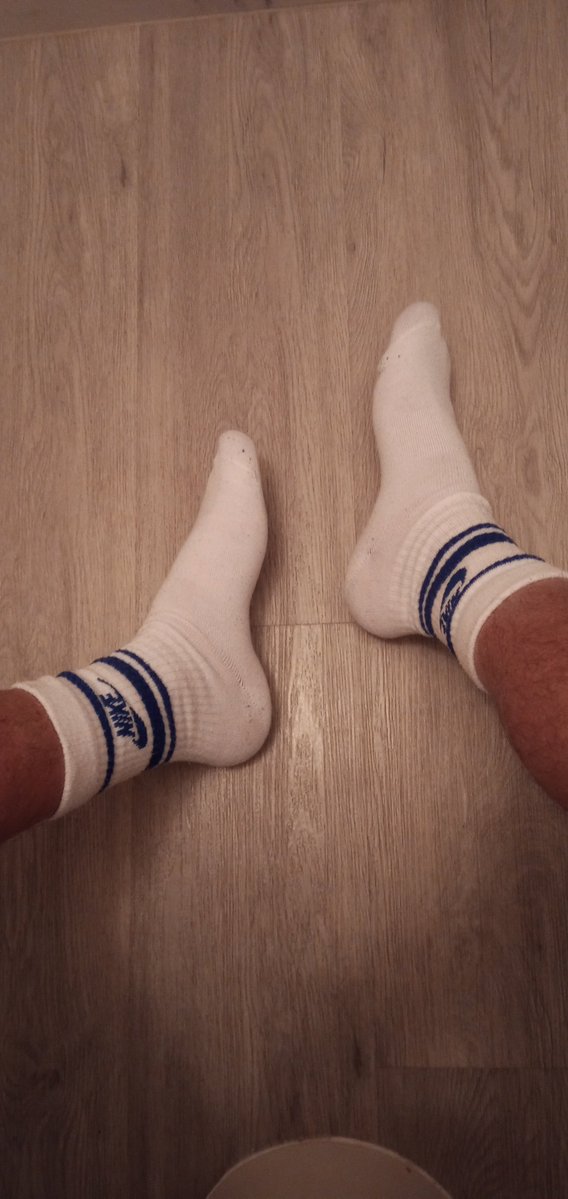 ThibaultRasch64's tweet photo. Un dimanche qui s'annonce pénetrant. Casque neurônnes de ta 🧠ma 🐷va se faire anesthésier par la puissance de. Mes 🦶et tu vas ruisseler vers mon PayPal ma..depose mon café #findomfr #mindfuck #poppers #moneyslave #cashcow #cahslave #cashmaster #paypig #chasteté #HumanATM https://t.co/F6k0TaLTzH