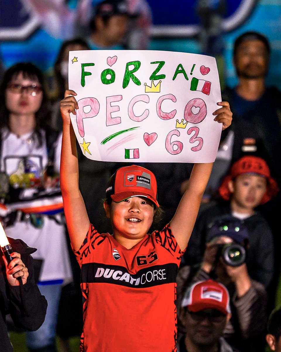 PeccoBagnaia's tweet photo. #JapaneseGP 🇯🇵

Race: P8 

❤️ Arīgato 
you always bring the best vibes #GoFree https://t.co/nBUx3XGtY4