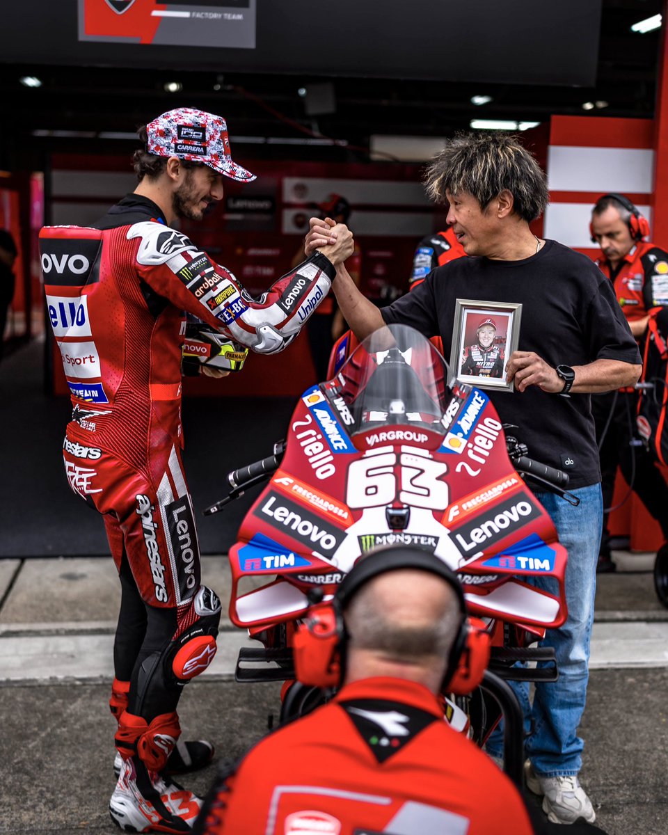 PeccoBagnaia's tweet photo. #JapaneseGP 🇯🇵

Race: P8 

❤️ Arīgato 
you always bring the best vibes #GoFree https://t.co/nBUx3XGtY4