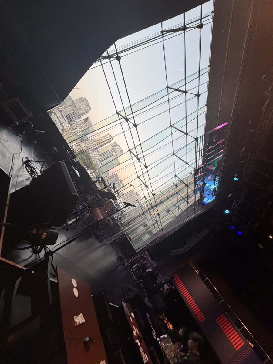 dykk_0128's tweet photo. ビルボードライブ東京➿🎀

初めてのビルボードライブで緊張していましたがそんなの忘れてしまうくらい楽しかったです⸝⸝> <⸝⸝♡
色んなカバーが聞けたり好きな曲聞けたりでとても大満足です
要さんの歌声と港区の夕焼けがすごく合っていて素敵でしたᴗ ̫ ᴗ
最高の夜をありがとうございます。 https://t.co/aLzDFFNVMg