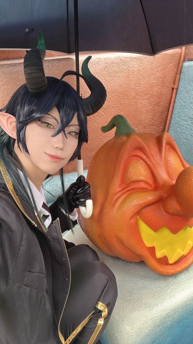Mearu_u's tweet photo. #Dハロ仮装2026  #Dハロツイステ 
🎃☔️🏰 https://t.co/ZyNae24WUS