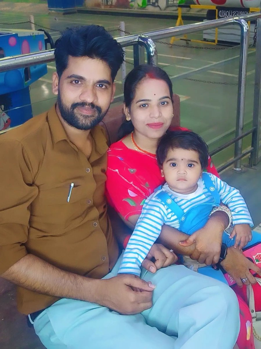 jsrajak's tweet photo. मेरी प्यारी नटखट, चंचल छोटी बेटी शुभी रजक को प्रथम जन्मदिन की हार्दिक शुभकामनाएं एवं बधाई ❤️ 💐🎂🍫🎈 
ईश्वर आपको दीघार्यु एवं उत्तम स्वास्थ्य प्रदान करें।
#happybirthday ❣️ https://t.co/iT6DTxJU6g