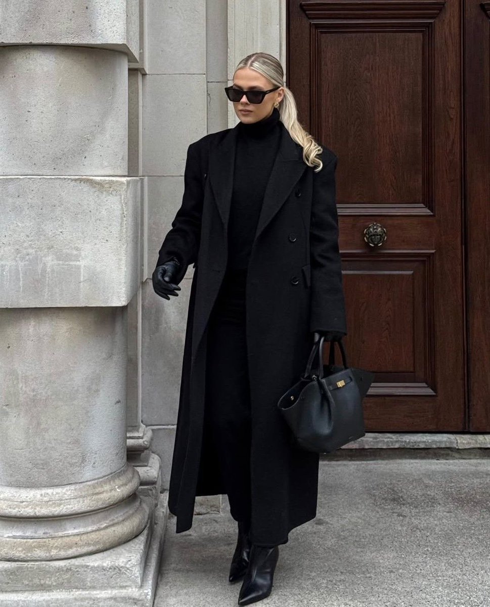 Diorgirlx's tweet photo. black outfits https://t.co/lvnwyjEFkg