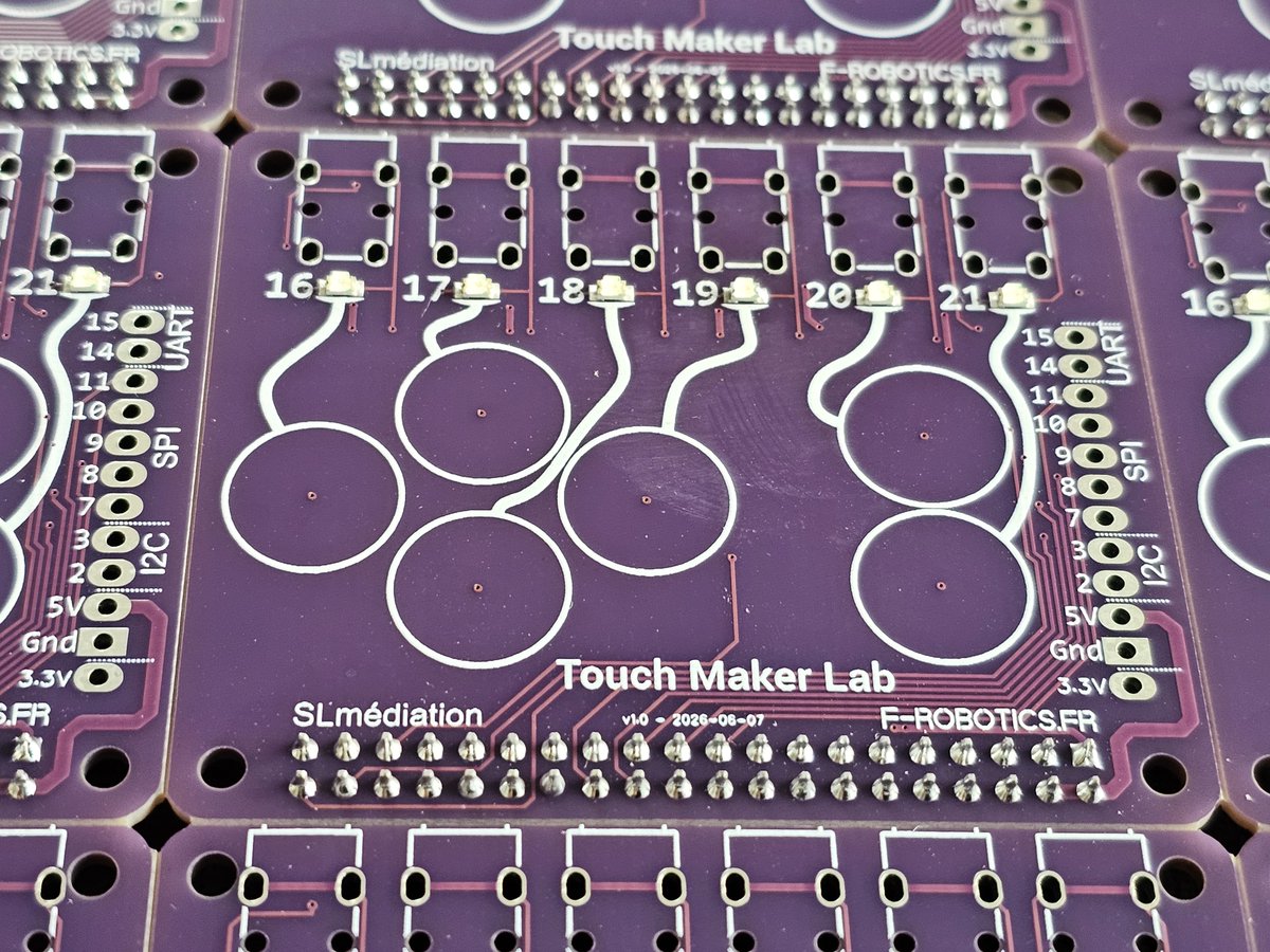 framboise314's tweet photo. La carte #TouchMakerLab est là ! 🍓 Merci @f_robotics_fr et @slmediation🔌 GPIO via jack & 6 entrées tactiles
♻️ L'outil parfait (écoles/fablabs) pour recycler vos vieux Pi 2, 3, 4 ! (Scratch/Python)
📦 Bientôt chez @Kubii_RPi . Test à suivre ! 🍷
🔗 https://t.co/snw7C9MyPl https://t.co/LqcSPjFwcc