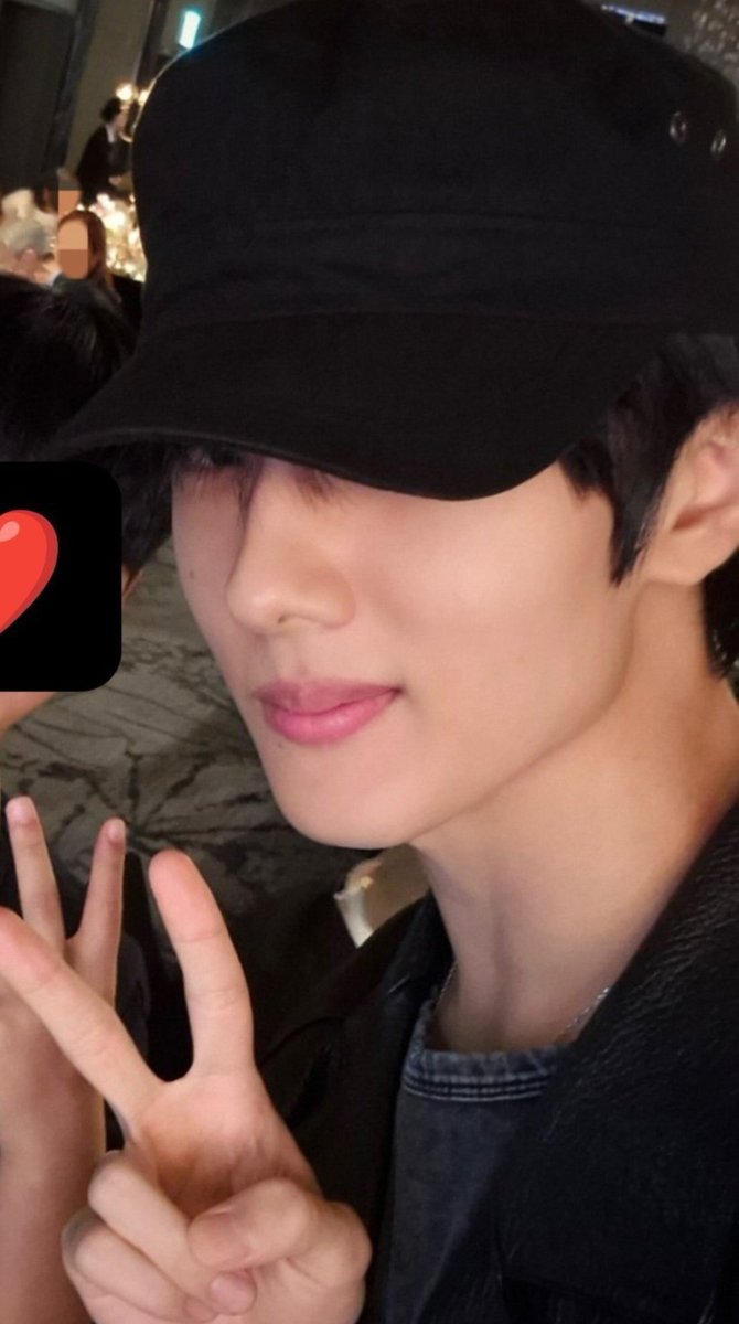 Cherryster02's tweet photo. 저는 이 분이랑 결혼할게요 https://t.co/fFGTTVClGZ