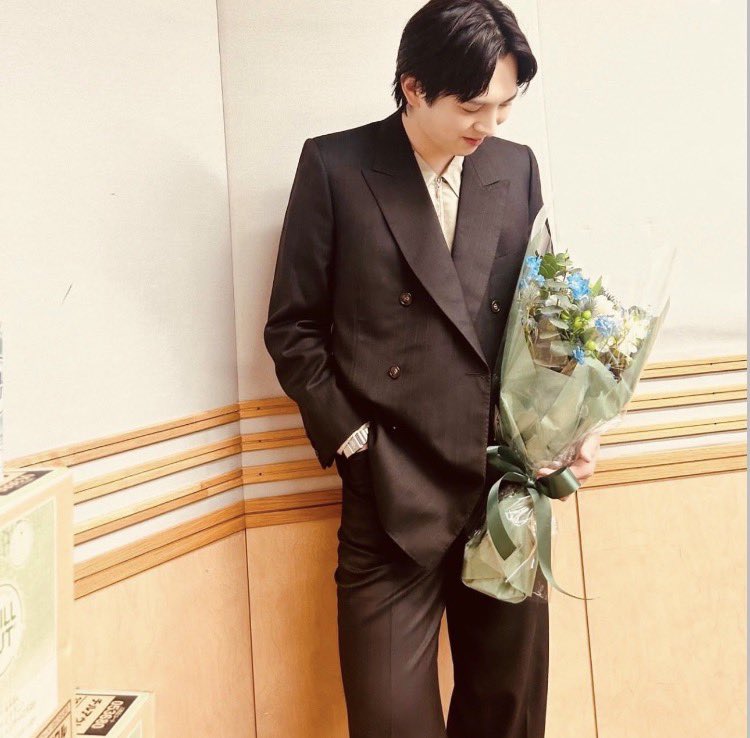h1mci9's tweet photo. この吉田さんって流石に恋だよね
卒業式に花束もって迎えに来て欲しい
 #吉田仁人 https://t.co/kab6PdfhzN