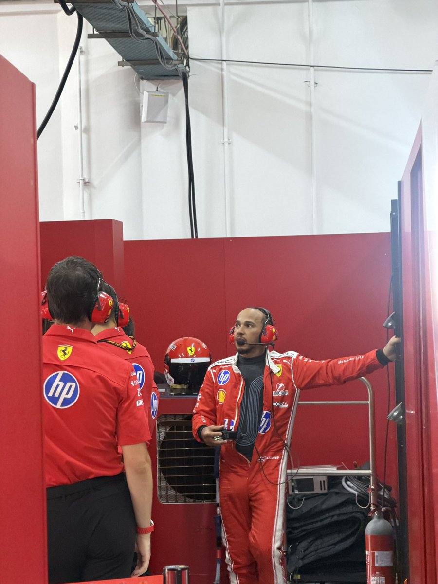 ScuderiaFerrari's tweet photo. We will be starting in the original grid order 🤝

@LewisHamilton - P2 
@Charles_Leclerc - P4 https://t.co/YybOx4URWk