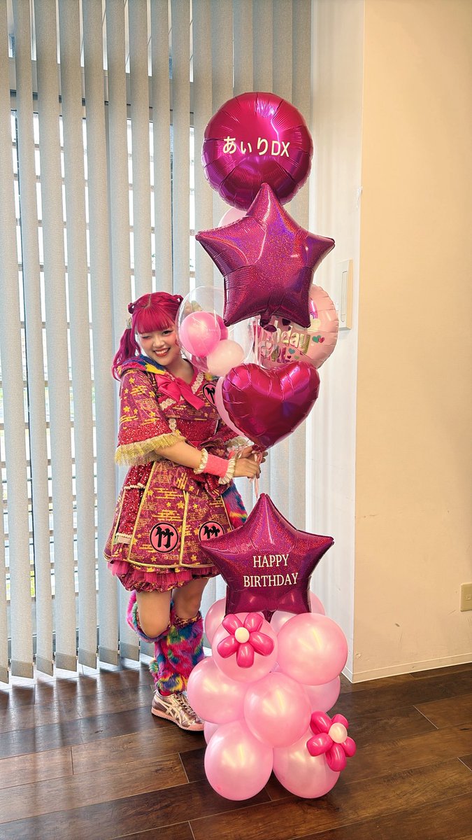 airidxdxdxdayo's tweet photo. 岡山じぇら祭ありがとうございました🍑॰˳ཻ̊♡ 実は明日が誕生日なので、みんなにお祝いしてもらえて嬉しかった〜🎀
大雨の中びしょ濡れだったけど、みんなのパワーで心は快晴☀️来てくださった竹の子達、あたたかくして休んでください( ՞߹𖥦߹՞ )
#じぇら祭 https://t.co/4lPVWGG9tp