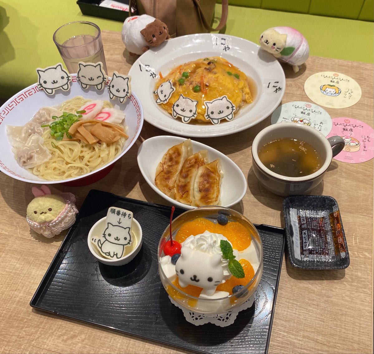 fuwafuwa_heisei's tweet photo. 🐱🥟にゃんにゃんにゃんこ飯店🍜🐱

平成にタイムスリップしたみたいな、ちょーかわいい空間とフードたち（՞>⩊<՞）！
にゃんこっていろんな食べ物になれるから、またちがうカフェやってほしいな💖 https://t.co/70cFgWuH7C