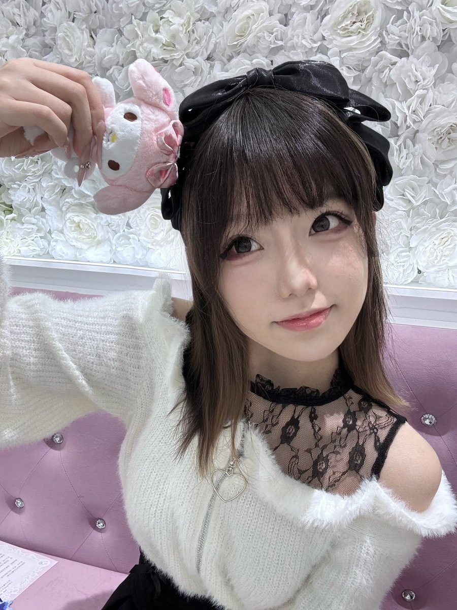 louooo2's tweet photo. 世界上照片第二多的女人 https://t.co/RCuEGEfm2M