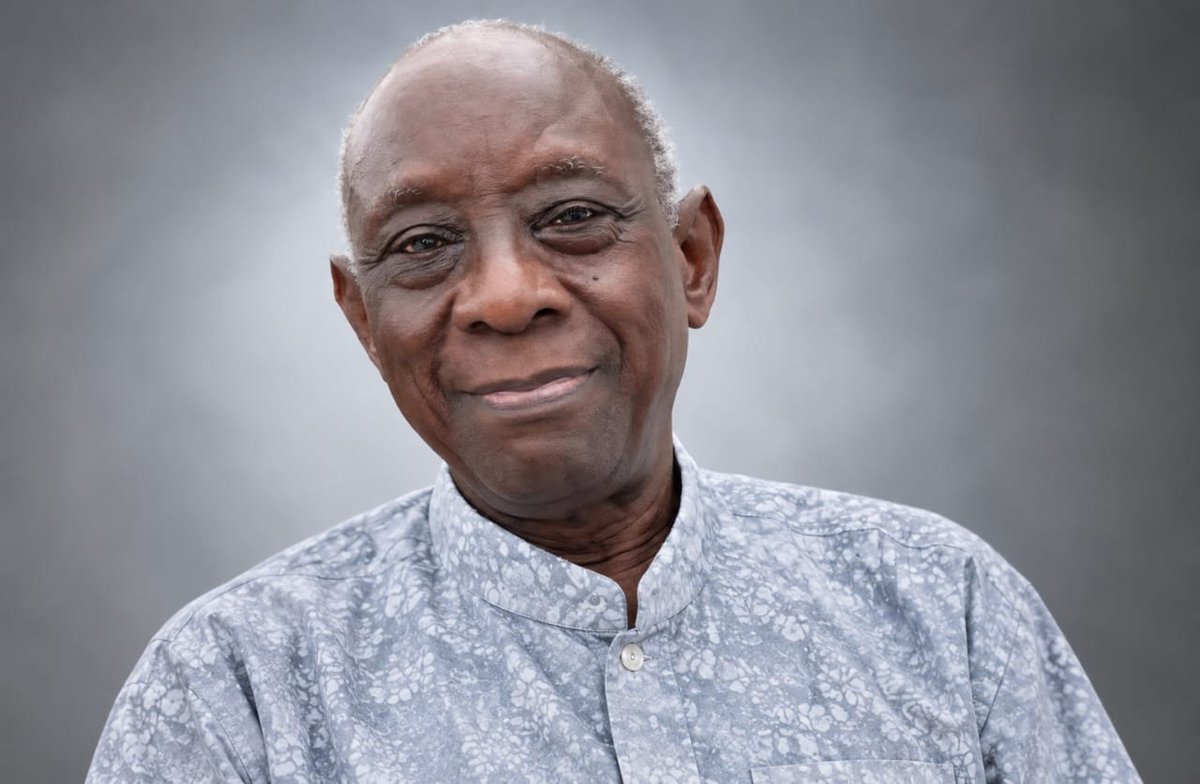 UCAD_Senegal's tweet photo. #HOMMAGE À CHEIKH HAMIDOU KANE

L’auteur de « L’Aventure ambiguë », figure majeure des lettres africaines et ancien haut responsable de l’État, s’est éteint ce 4 octobre 2026, à l’âge de 98 ans.

À travers son œuvre, sa pensée et son engagement, Cheikh Hamidou Kane laisse un héritage intellectuel et culturel majeur, qui continuera de nourrir la réflexion de générations de lecteurs, d’étudiants et de chercheurs.

L’Université Cheikh Anta Diop de Dakar s’incline devant la mémoire de cette grande figure de la littérature et de la pensée africaines et présente ses sincères condoléances à sa famille, à ses proches et à l’ensemble de la communauté universitaire et culturelle.

Que son œuvre demeure.

#UCAD #Kebetu #compublique #Patrimoine #Mémoire #Savoir