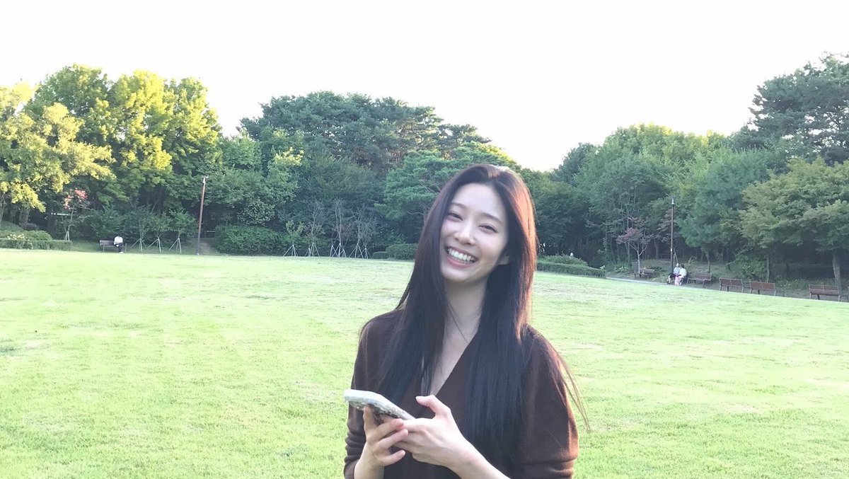 meowinnju's tweet photo. up sunken garden date gets ba #KIMMINJU https://t.co/JEhhK4oopt
