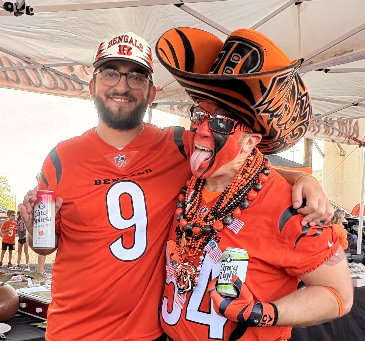 BengalBombSquad's tweet photo. It’s GameDEY! And, more importantly, it’s #Tailgate DEY!! Who’s ready for a #WhoDey Party?!? We’re rockin the #Hilltop starting at 9am! We’ve got @CincyLight &amp; @Skyline_Chili joining us! Bring a dish to share and come on down! #LetsRoar #Cincinnati https://t.co/n60VdxO8yx
